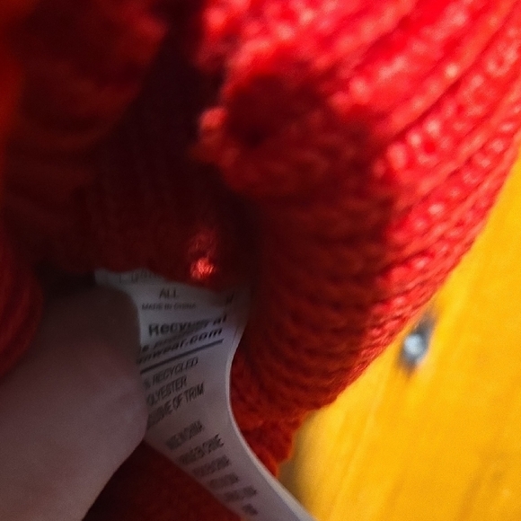 Patagonia Kids Vibrant Red Beanie - Picture 3 of 3